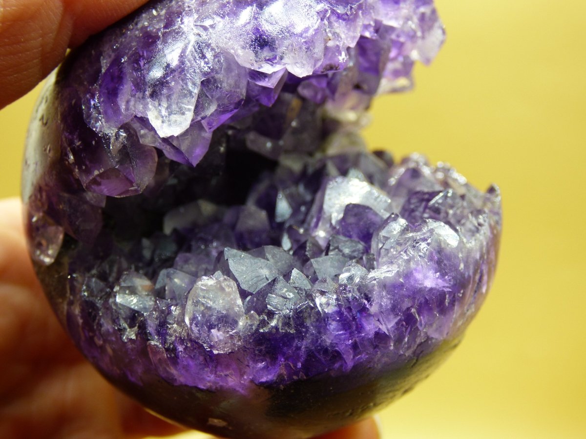 Amethyst Geode Kugel ~ Magische Edelstein Deko Kristall Stufe Sphere Ball Heilstein Spielkugel Meditation HIPPIE GOA Boho Ethno lila Energie - Art of Nature Berlin