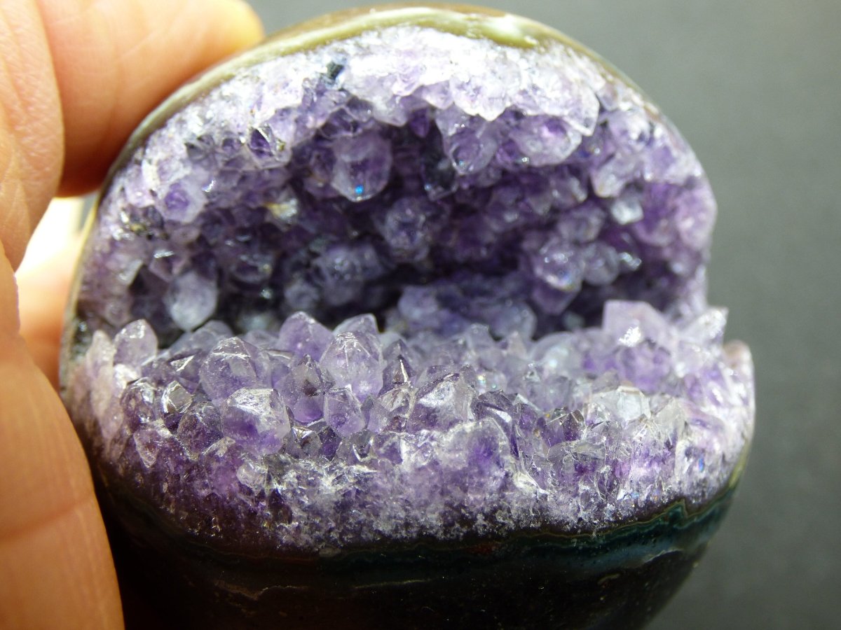 Amethyst Geode Kugel ~ Magische Edelstein Deko Kristall Stufe Sphere Ball Heilstein Spielkugel Meditation HIPPIE GOA Boho Ethno lila Energie - Art of Nature Berlin