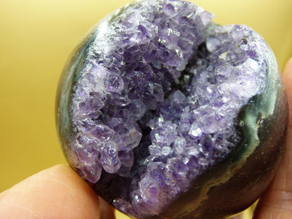 Amethyst Geode Kugel ~ Magische Edelstein Deko Kristall Stufe Sphere Ball Heilstein Spielkugel Meditation HIPPIE GOA Boho Ethno lila Energie - Art of Nature Berlin