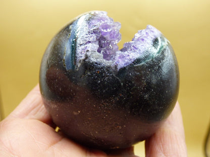 Amethyst Geode Kugel ~ Magische Edelstein Deko Kristall Stufe Sphere Ball Heilstein Spielkugel Meditation HIPPIE GOA Boho Ethno lila Energie - Art of Nature Berlin