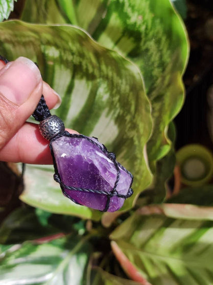 Amethyst roh ~ Makramee Edelstein Kette ~HIPPIE ~GOA ~Boho ~Ethno ~Nature ~Heilstein ~Boulderopal ~Auge - Art of Nature Berlin