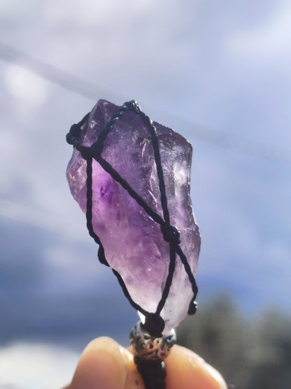 Amethyst roh ~ Makramee Edelstein Kette lila Natur Rarität Heilstein Kristall HIPPIE Boho Mann Frau Mutter Geschenk Er Sie roh Mineral - Art of Nature Berlin