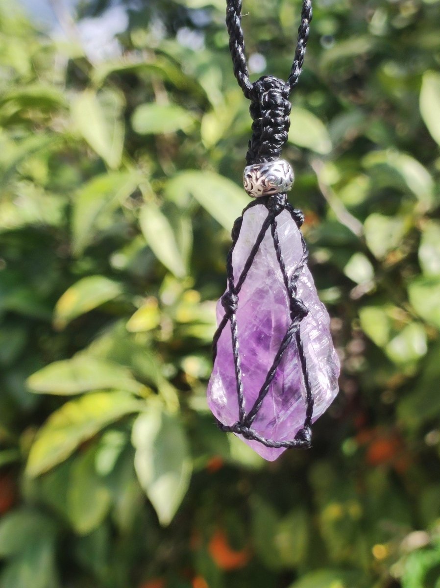 Amethyst roh ~ Makramee Edelstein Kette lila Natur Rarität Heilstein Kristall HIPPIE Boho Mann Frau Mutter Geschenk Er Sie roh Mineral - Art of Nature Berlin