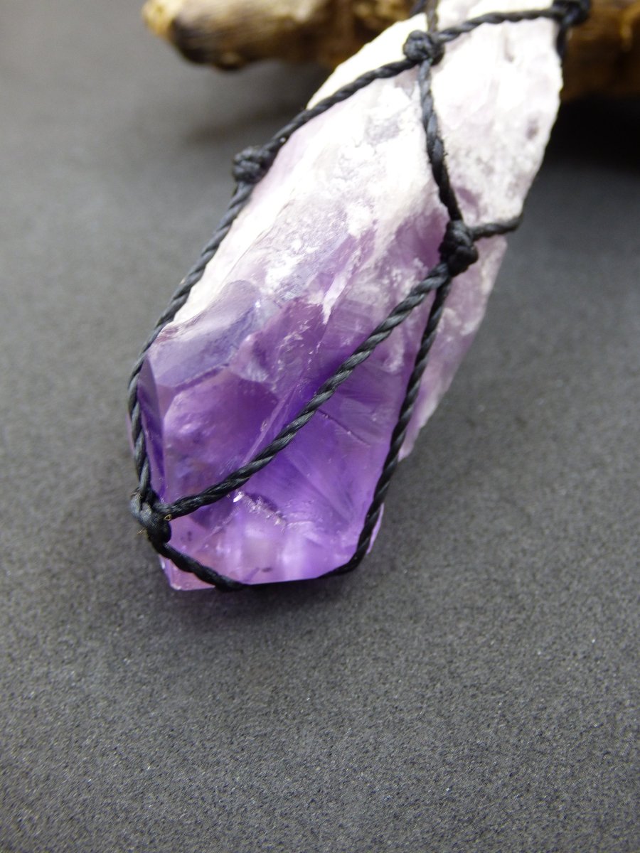 Amethyst (XL) roh ~ Makramee Edelstein Kette ~HIPPIE ~GOA ~Boho ~Ethno ~Nature ~Heilstein ~Boulderopal ~Auge - Art of Nature Berlin