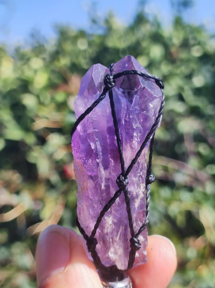 Amethyst (XL) roh ~ Makramee Edelstein Kette Natur Heilstein lila Kristall blau Rarität Anhänger Mann Frau Er Sie Geschenk Wunderschön Edel - Art of Nature Berlin