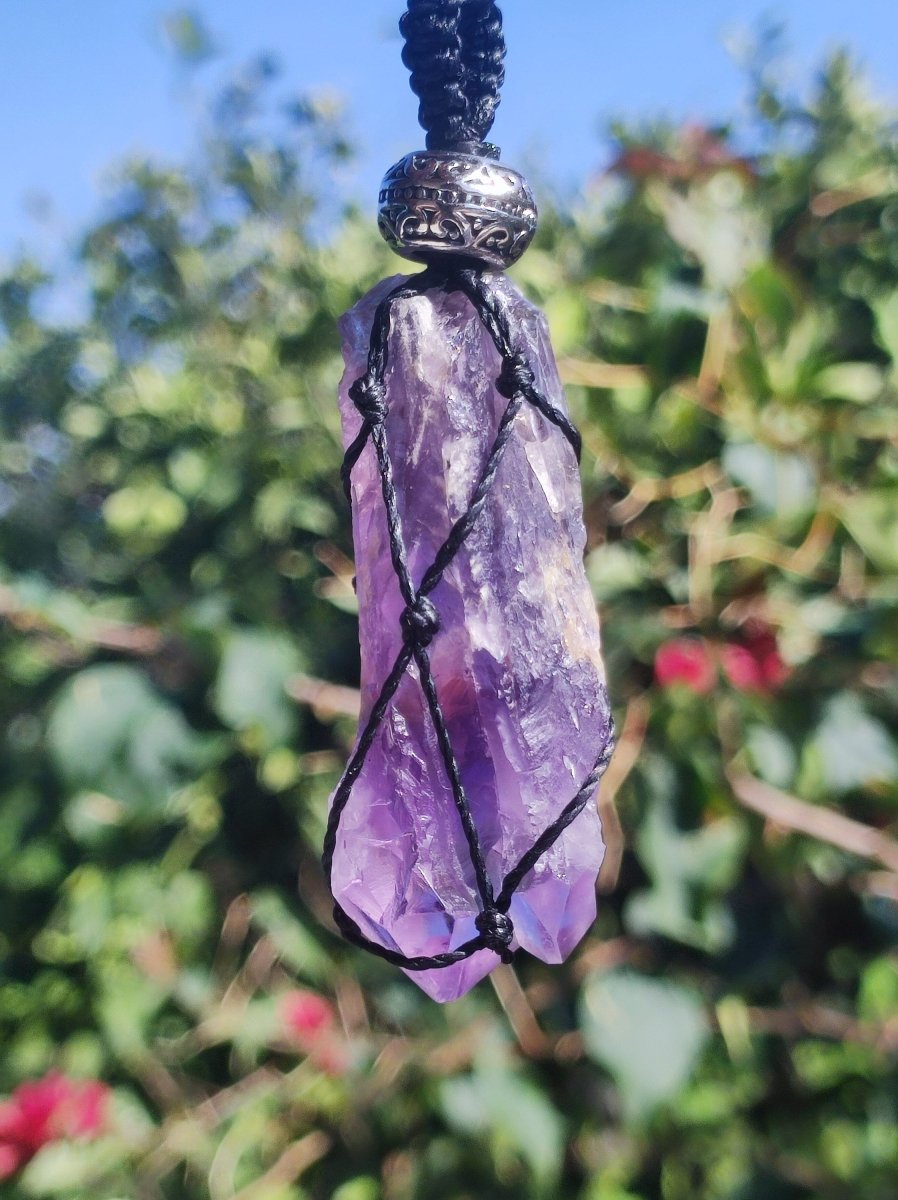 Amethyst (XL) roh ~ Makramee Edelstein Kette Natur Heilstein lila Kristall blau Rarität Anhänger Mann Frau Er Sie Geschenk Wunderschön Edel - Art of Nature Berlin