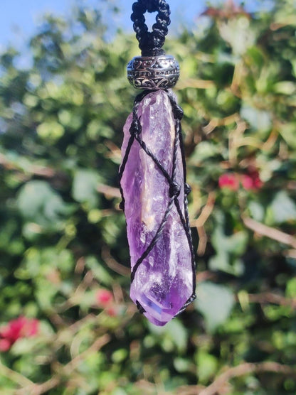 Amethyst (XL) roh ~ Makramee Edelstein Kette Natur Heilstein lila Kristall blau Rarität Anhänger Mann Frau Er Sie Geschenk Wunderschön Edel - Art of Nature Berlin