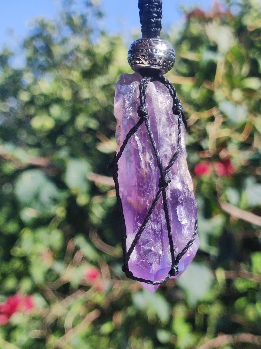 Amethyst (XL) roh ~ Makramee Edelstein Kette Natur Heilstein lila Kristall blau Rarität Anhänger Mann Frau Er Sie Geschenk Wunderschön Edel - Art of Nature Berlin