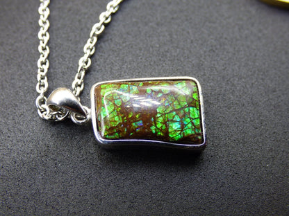 Ammolite Edelstein Kette 925 Sterling Silber ~ Opalisierend ~HIPPIE~GOA~Boho~Ethno~Nature~Heilstein~Fossil~Selten~Sammler~Magic~Grün~Flash - Art of Nature Berlin