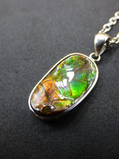 Ammolite Edelstein Kette 925 Sterling Silber ~ Opalisierend ~HIPPIE~GOA~Boho~Ethno~Nature~Heilstein~Fossil~Selten~Sammler~Magic~Grün~Flash - Art of Nature Berlin