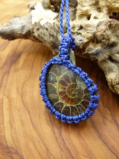 Ammonite Fossil ~ Makramee Edelstein Kette ~HIPPIE ~GOA ~Boho ~Ethno ~Nature ~Heilstein - Art of Nature Berlin