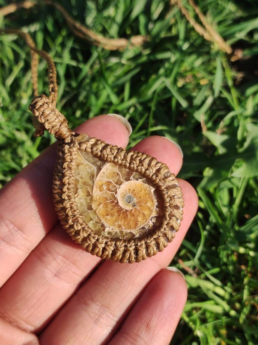 Ammonite Fossil ~ Makramee Edelstein Kette ~HIPPIE ~GOA ~Boho ~Ethno ~Nature ~Heilstein - Art of Nature Berlin