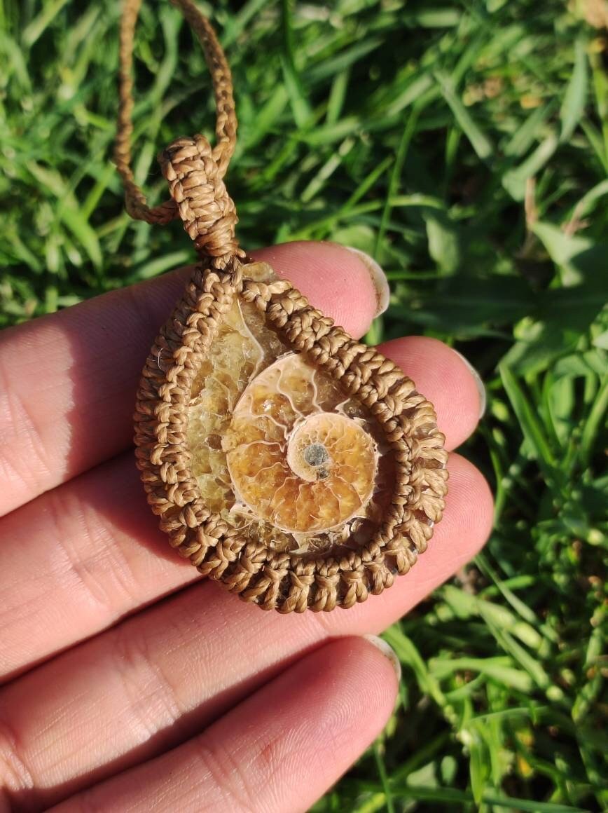 Ammonite Fossil ~ Makramee Edelstein Kette ~HIPPIE ~GOA ~Boho ~Ethno ~Nature ~Heilstein - Art of Nature Berlin