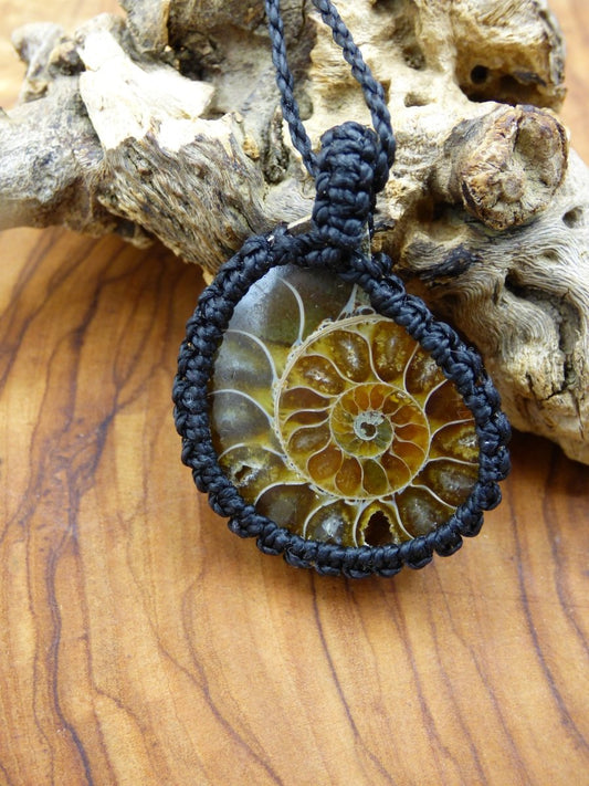 Ammonite Fossil ~ Makramee Edelstein Kette ~HIPPIE ~GOA ~Boho ~Ethno ~Nature ~Heilstein - Art of Nature Berlin