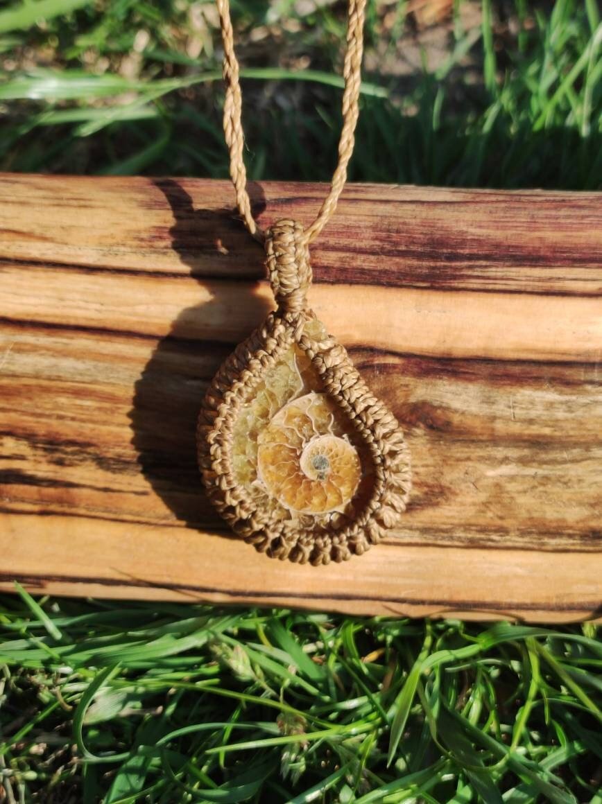 Ammonite Fossil ~ Makramee Edelstein Kette ~HIPPIE ~GOA ~Boho ~Ethno ~Nature ~Heilstein - Art of Nature Berlin