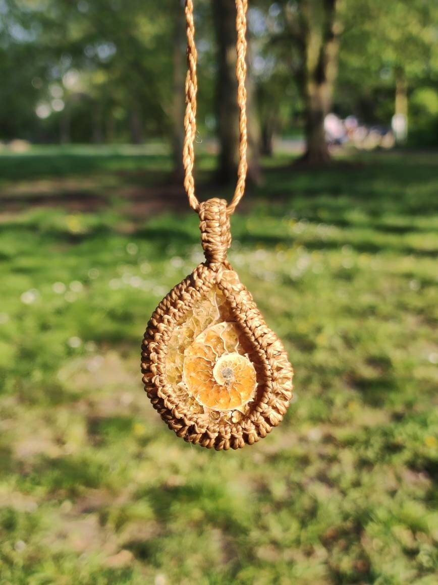 Ammonite Fossil ~ Makramee Edelstein Kette ~HIPPIE ~GOA ~Boho ~Ethno ~Nature ~Heilstein - Art of Nature Berlin