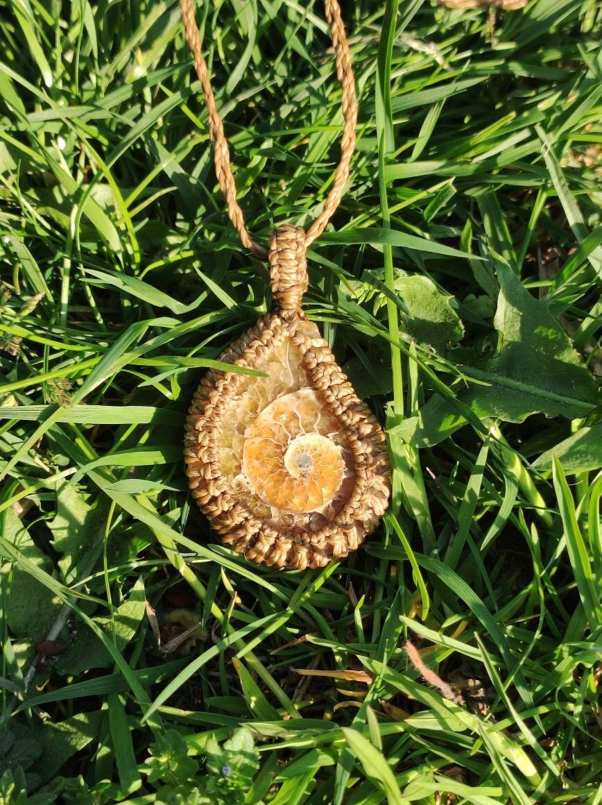 Ammonite Fossil ~ Makramee Edelstein Kette ~HIPPIE ~GOA ~Boho ~Ethno ~Nature ~Heilstein - Art of Nature Berlin