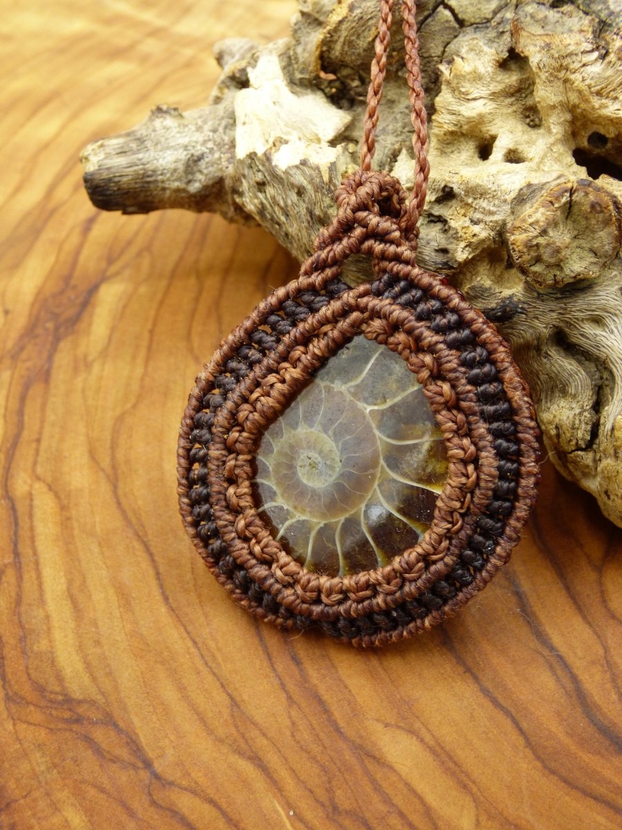 Ammonite Fossil ~ Makramee Edelstein Kette ~HIPPIE ~GOA ~Boho ~Ethno ~Nature ~Heilstein - Art of Nature Berlin