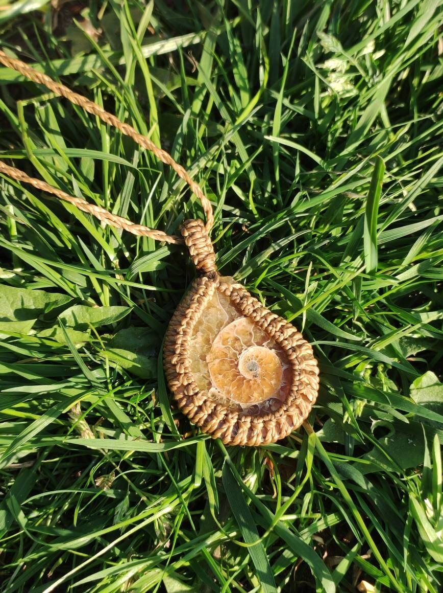 Ammonite Fossil ~ Makramee Edelstein Kette ~HIPPIE ~GOA ~Boho ~Ethno ~Nature ~Heilstein - Art of Nature Berlin