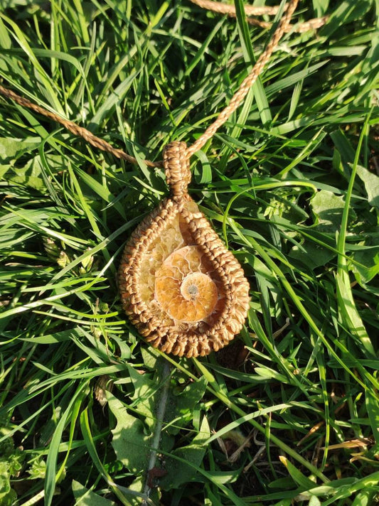 Ammonite Fossil ~ Makramee Edelstein Kette ~HIPPIE ~GOA ~Boho ~Ethno ~Nature ~Heilstein - Art of Nature Berlin