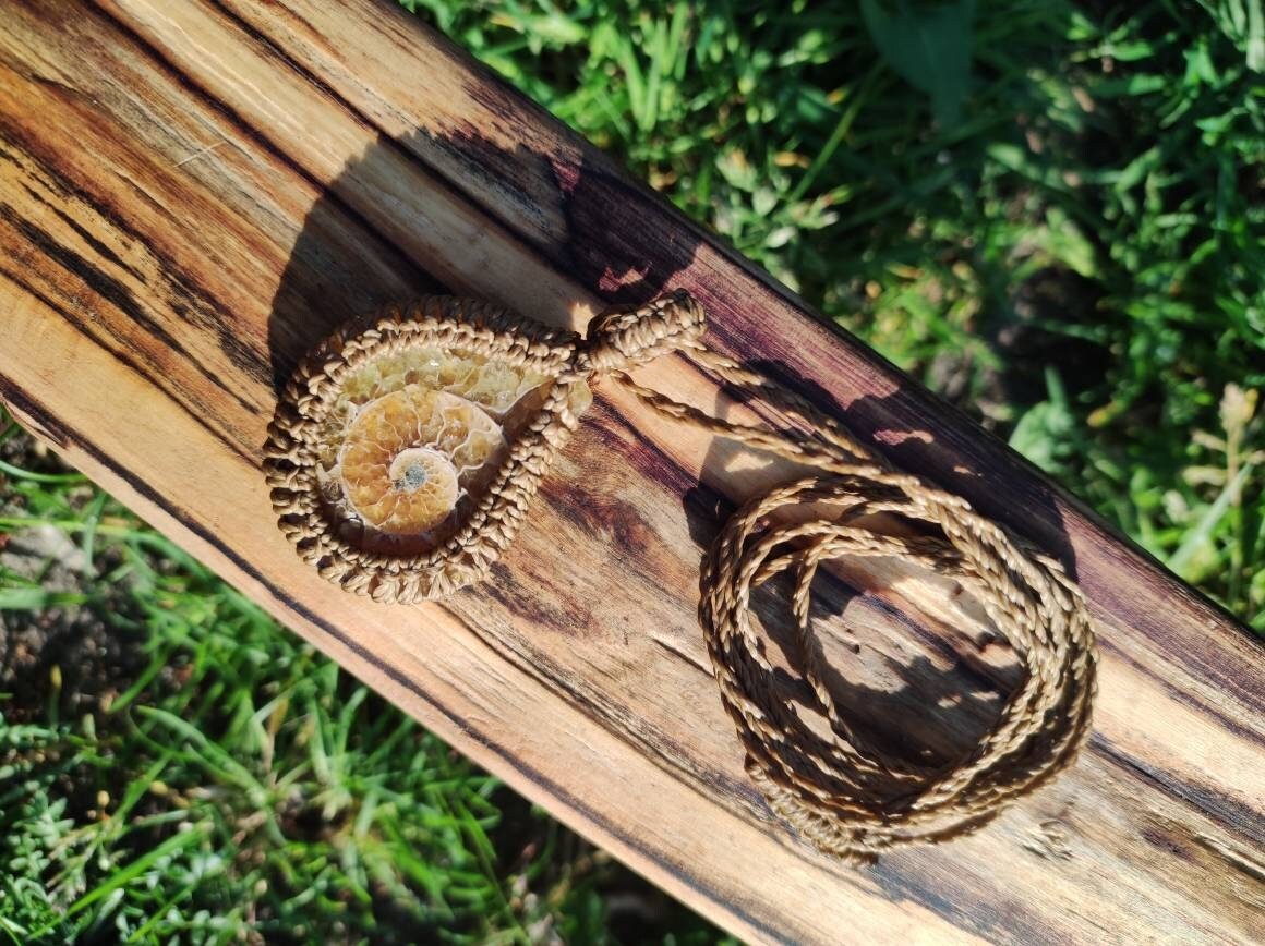 Ammonite Fossil ~ Makramee Edelstein Kette ~HIPPIE ~GOA ~Boho ~Ethno ~Nature ~Heilstein - Art of Nature Berlin