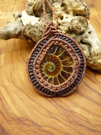 Ammonite Fossil ~ Makramee Edelstein Kette ~HIPPIE ~GOA ~Boho ~Ethno ~Nature ~Heilstein - Art of Nature Berlin