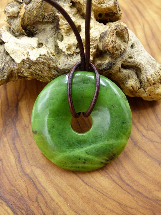 Antigorit / Serpentin / Bowenit / Kanada Jade 40mm ~ Edelstein Donut Kette ~HIPPIE ~GOA ~Boho ~Tibet ~Ethno ~Nature ~Donut ~Schutzsymbol - Art of Nature Berlin