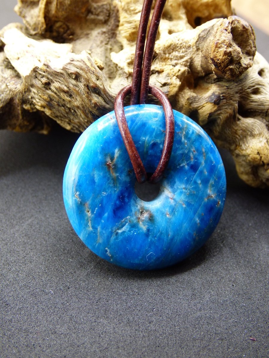 Apatit AAA ~ Donut 30mm ~ Edelstein Kette blau Natur Rarität Schutzsymbol Heilstein Kristall HIPPIE Boho Ethno Mann Frau Geschenk Er Sie - Art of Nature Berlin