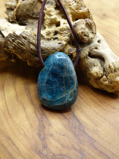 Apatit ~ Edelstein Kette ~ Himmelblau Meerblau ~HIPPIE ~GOA ~Boho ~Ethno ~Nature ~Heilstein - Art of Nature Berlin