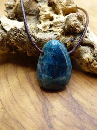 Apatit ~ Edelstein Kette ~ Himmelblau Meerblau ~HIPPIE ~GOA ~Boho ~Ethno ~Nature ~Heilstein - Art of Nature Berlin