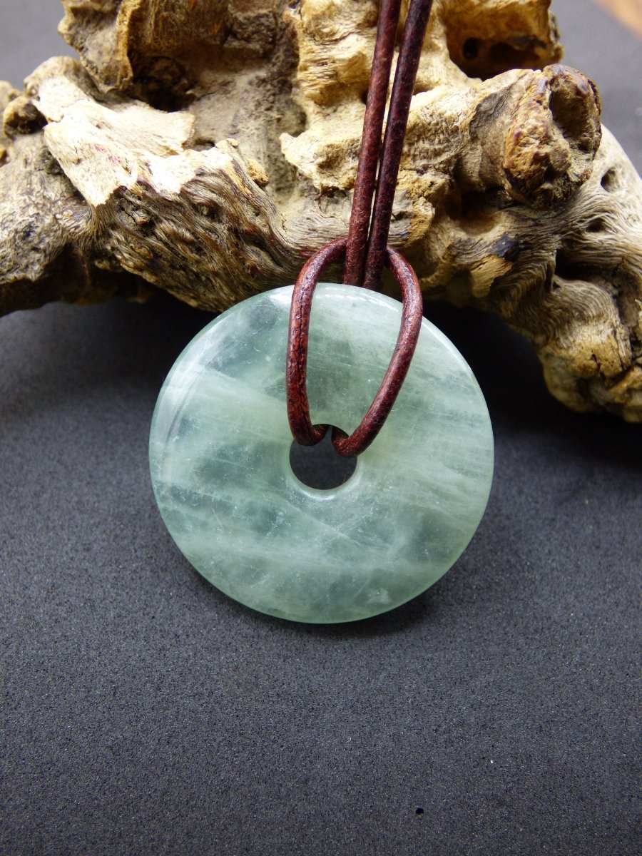 Aquamarin ~ Edelstein Kette blau Donut Pi Scheibe Schutzsymbol HIPPIE Chakra Boho Ethno Heilstein Kleidung Festival Rarität - Art of Nature Berlin