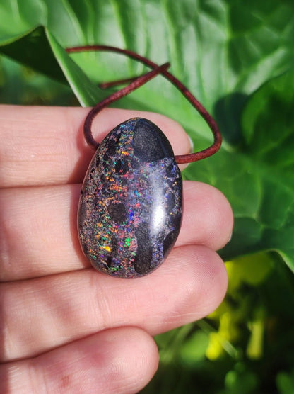 Black Opal - Edelstein Kette bunt funkelnd Rarität Natur Heilstein Energie Chakra Kristall Anhänger Mann Frau Kind Vater Geschenk Er Sie - Art of Nature Berlin