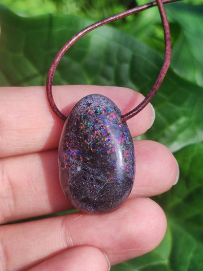 Black Opal - Edelstein Kette bunt funkelnd Rarität Natur Heilstein Energie Kristall Anhänger Mann Frau Kind Geschenk Er Sie Valentinstag - Art of Nature Berlin