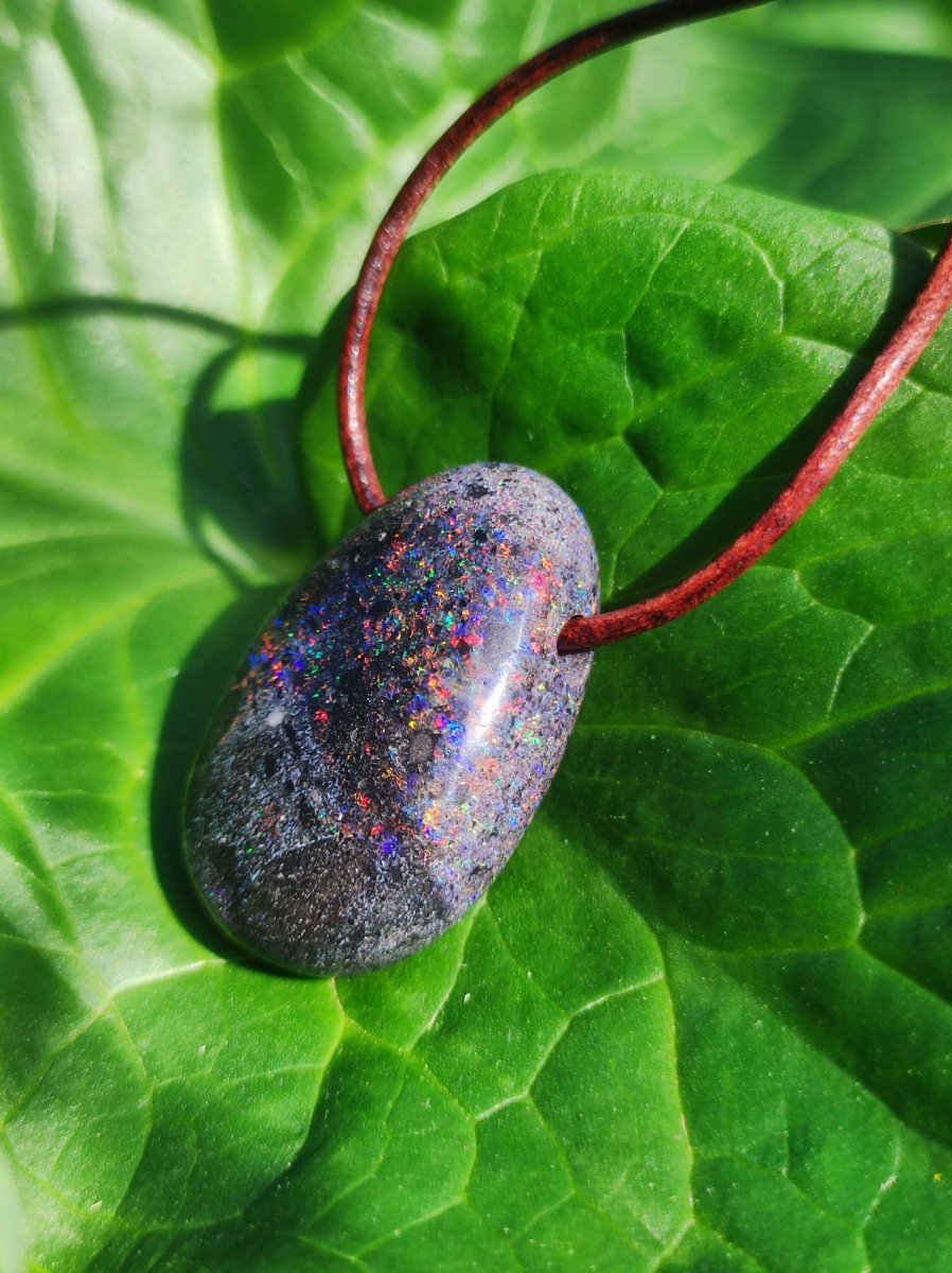 Black Opal - Edelstein Kette bunt funkelnd Rarität Natur Heilstein Energie Kristall Anhänger Mann Frau Kind Geschenk Er Sie Valentinstag - Art of Nature Berlin