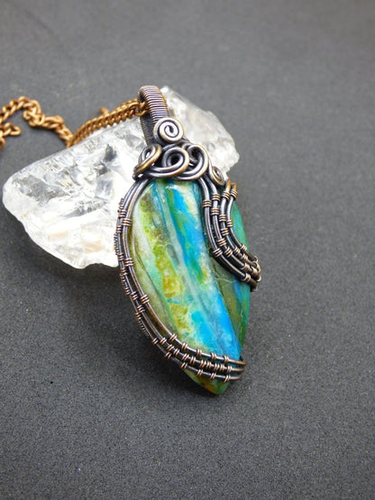 Blauer Opal *~ Wire ~* ~ blaue Edelstein Kette mit Kupferdraht ~HIPPIE ~GOA ~Boho ~Ethno ~Nature ~Heilstein ~Energy ~Chakra ~Spirale - Art of Nature Berlin