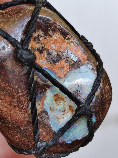 Boulder Opal ~ Makramee Edelstein Kette ~HIPPIE ~GOA ~Boho ~Ethno ~Nature ~Heilstein ~Flash ~Opalisierend ~Boulderopal ~Queensland - Art of Nature Berlin