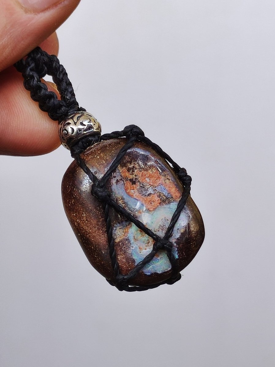 Boulder Opal ~ Makramee Edelstein Kette ~HIPPIE ~GOA ~Boho ~Ethno ~Nature ~Heilstein ~Flash ~Opalisierend ~Boulderopal ~Queensland - Art of Nature Berlin