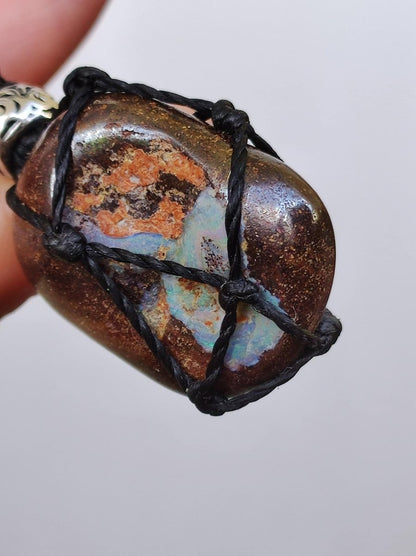 Boulder Opal ~ Makramee Edelstein Kette ~HIPPIE ~GOA ~Boho ~Ethno ~Nature ~Heilstein ~Flash ~Opalisierend ~Boulderopal ~Queensland - Art of Nature Berlin