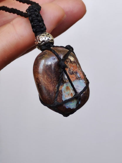 Boulder Opal ~ Makramee Edelstein Kette ~HIPPIE ~GOA ~Boho ~Ethno ~Nature ~Heilstein ~Flash ~Opalisierend ~Boulderopal ~Queensland - Art of Nature Berlin