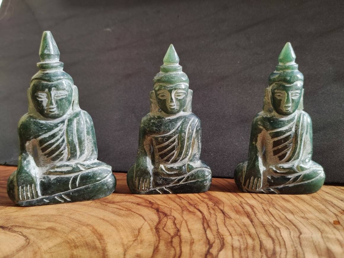 Buddha ~ Jade (Burma) Mönch Frau Meditation Figur ~ Magisch Edelstein & Deko Crystal Meditation HIPPIE GOA Boho Ethno Heilstein - Art of Nature Berlin