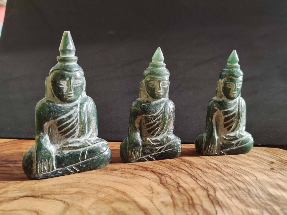 Buddha ~ Jade (Burma) Mönch Frau Meditation Figur ~ Magisch Edelstein & Deko Crystal Meditation HIPPIE GOA Boho Ethno Heilstein - Art of Nature Berlin