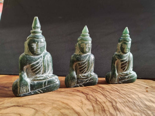 Buddha ~ Jade (Burma) Mönch Frau Meditation Figur ~ Magisch Edelstein & Deko Crystal Meditation HIPPIE GOA Boho Ethno Heilstein - Art of Nature Berlin