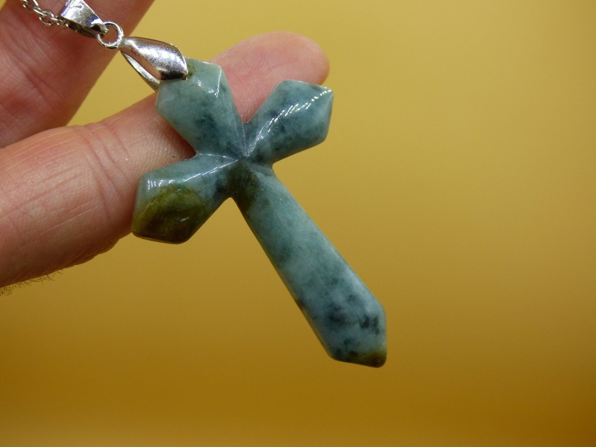 Burma Jade A Qualität Kreuz *Rarität* ~ Edelstein Kette HIPPIE Boho Ethno Natur Heilstein Rarität Kristalle Natur Kraft Stein Geschenk grün - Art of Nature Berlin