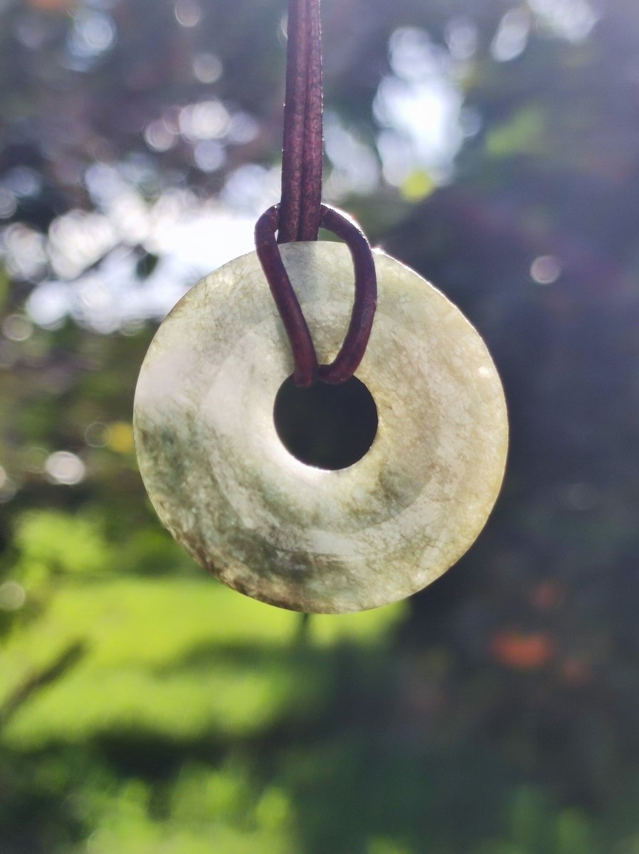 Burma Jade Donut *Rarität* ~ Edelstein Kette ~HIPPIE ~GOA ~Boho ~Tibet ~Ethno ~Nature ~Donut ~Schutzsymbol ~Heilstein - Art of Nature Berlin