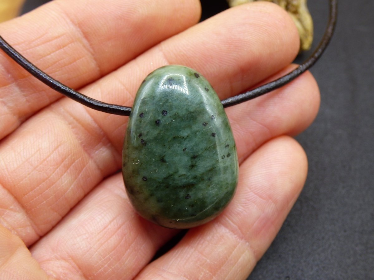 Burma Jade *Rarität* ~ Edelstein Kette HIPPIE Boho Ethno Natur Heilstein Rarität Kristalle Schmuck Anhänger Natur Kraft Stein Geschenk grün - Art of Nature Berlin