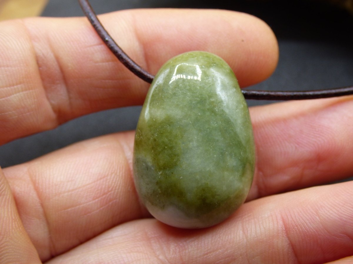 Burma Jade *Rarität* ~ Edelstein Kette HIPPIE Boho Ethno Natur Heilstein Rarität Kristalle Schmuck Anhänger Natur Kraft Stein Geschenk grün - Art of Nature Berlin