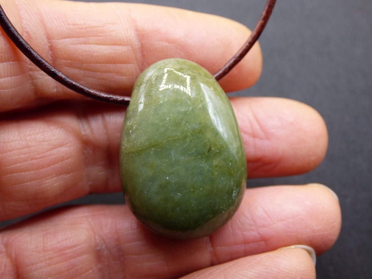 Burma Jade *Rarität* ~ Edelstein Kette HIPPIE Boho Ethno Natur Heilstein Rarität Kristalle Schmuck Anhänger Natur Kraft Stein Geschenk grün - Art of Nature Berlin