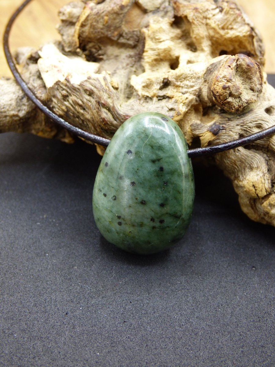 Burma Jade *Rarität* ~ Edelstein Kette HIPPIE Boho Ethno Natur Heilstein Rarität Kristalle Schmuck Anhänger Natur Kraft Stein Geschenk grün - Art of Nature Berlin