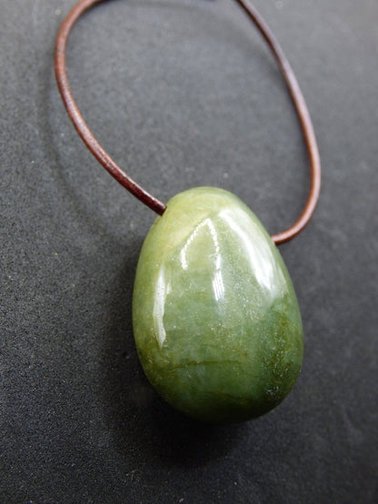 Burma Jade *Rarität* ~ Edelstein Kette HIPPIE Boho Ethno Natur Heilstein Rarität Kristalle Schmuck Anhänger Natur Kraft Stein Geschenk grün - Art of Nature Berlin