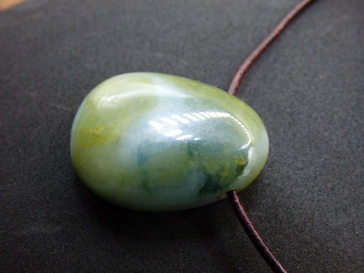 Burma Jade *Rarität* ~ Edelstein Kette HIPPIE Boho Ethno Natur Heilstein Rarität Kristalle Schmuck Anhänger Natur Kraft Stein Geschenk grün - Art of Nature Berlin